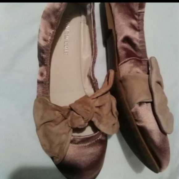 Kenneth cole Beige with a hint peach color.Flexible soles.tie large soft bow. Si - Picture 1 of 5